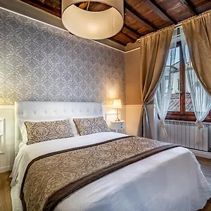 Yid Gallery Art&design In The Heart Of Appartement