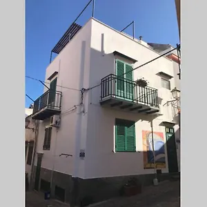 Via San Giacomo Primo Piano , Isola di Ustica Italia